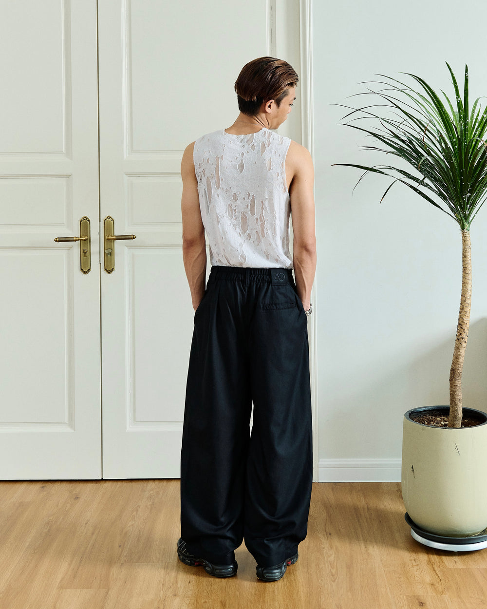AQ Pleated Curved Pants (Black)
