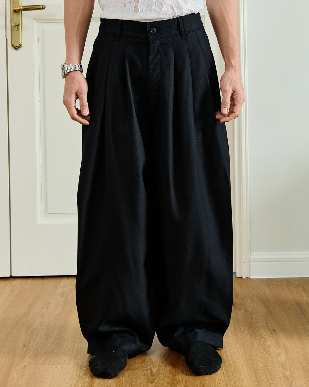 AQ Pleated Curved Pants (Black)