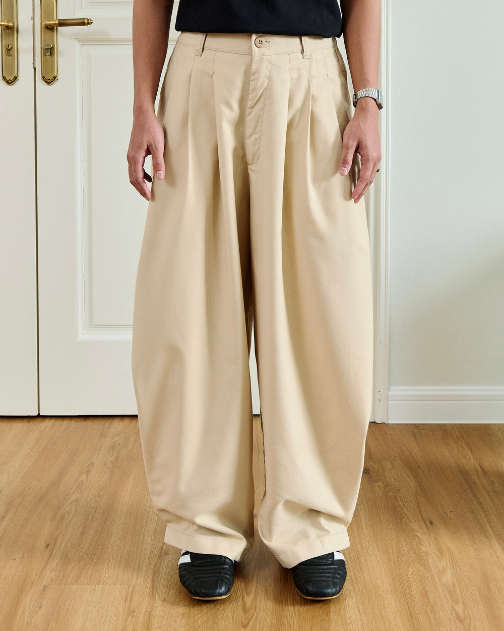 AQ Pleated Curved Pants (Cream)