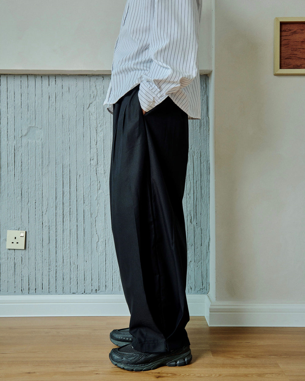 AQ Pleated Curved Pants (Black)